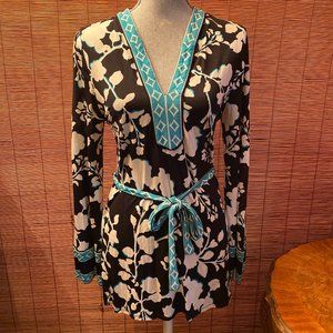 BCBGMaxAzria Tunic Top Size Small EUC